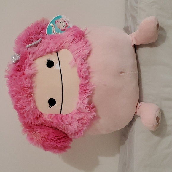 BNWT Caparinne Bow Bigfoot Squishmallow - Picture 1 of 9
